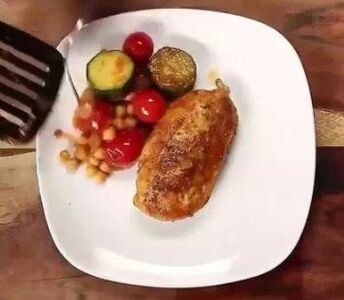 frango com tsukini e grão de bico